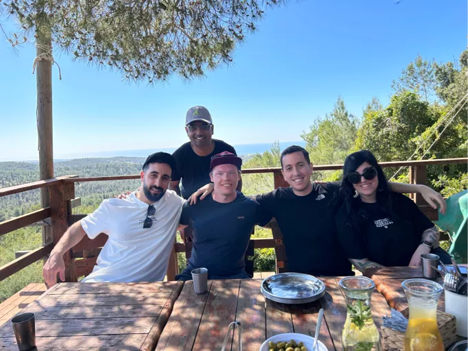A relaxed group dinner on the last night of the offsite.
